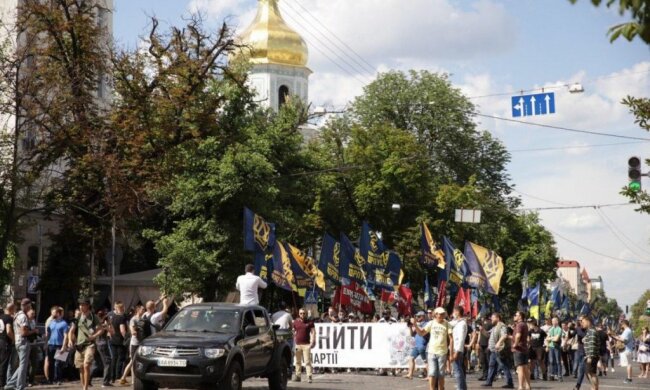 Нацкорпус провів у Києві кількатисячну акцію протесту: подробиці і кадри