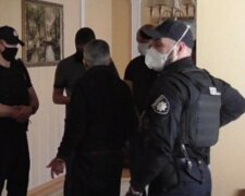 "Бил в голову и грудь": киевские медики обратились в полицию, детали нападения