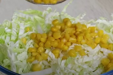 салат з пекінською капустою