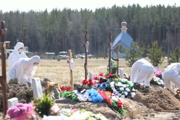 Российские власти устроили розыгрыш мест на кладбище, фото:  "подарок к новогодним праздникам"