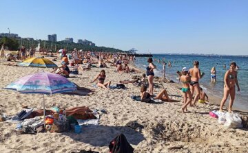 Кишкову інфекцію виявили на пляжах Одеси: як відреагували відпочиваючі, кадри