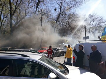 Головне за день: димовий протест проти Гройсмана і різанина в російській школі