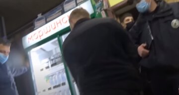 Вооруженный неадекват ворвался в магазин и устроил стрельбу: кадры из Одессы