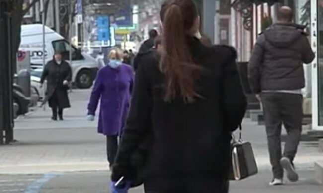 толпа, люди, карантин в Днепре