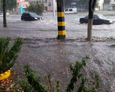 Наводнение в Киеве: уровень воды доходит до полуметра, кадры разбушевавшейся стихии