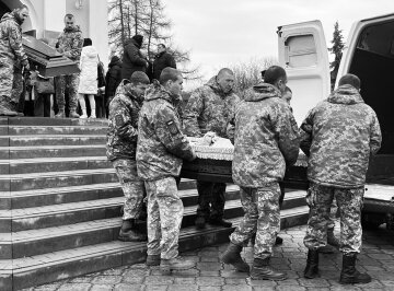 Життя батька та сина обірвалися в один день: українці провели Героїв в останню путь, фото