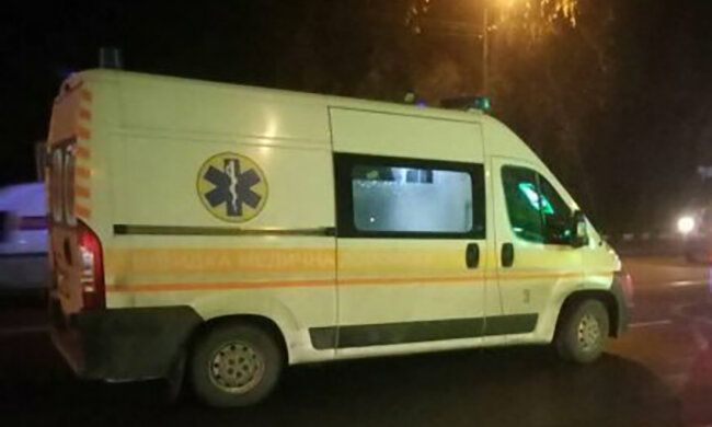 У Кривому Розі чоловік посеред вулиці вистрілив собі в голову і вижив: кадри з місця