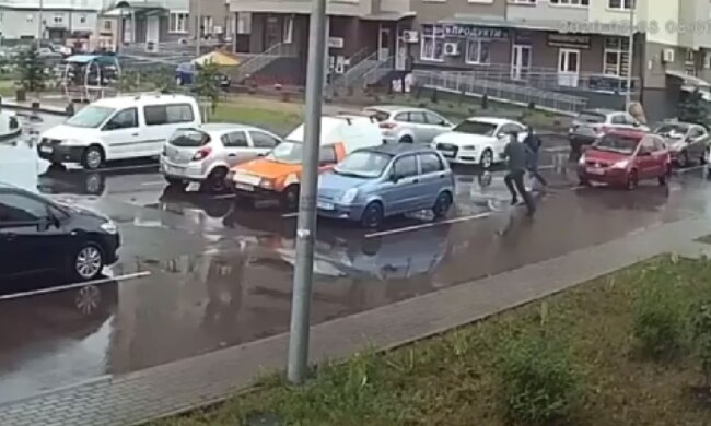 Дебоширы устроили стрельбу в Киеве, люди разбегаются: кадры беспредела