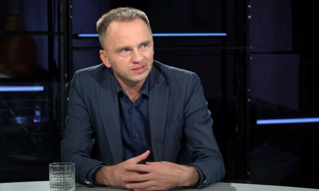 Аваков привык за сем с половиной лет, находясь на должности министра внутренних дел, быть как бы вне политики, - Олег Постернак