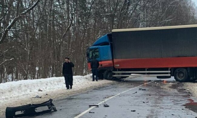 На Сумщине столкнулись фура и легковушка, есть жертвы и пострадавшие: детали ДТП
