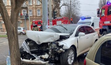Масштабное ДТП в Одессе: столкнулись сразу пять  машин, кадры с места