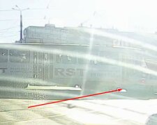 Трамвай "впечатался" в легковушку в Харькове: момент столкновения попал на камеру