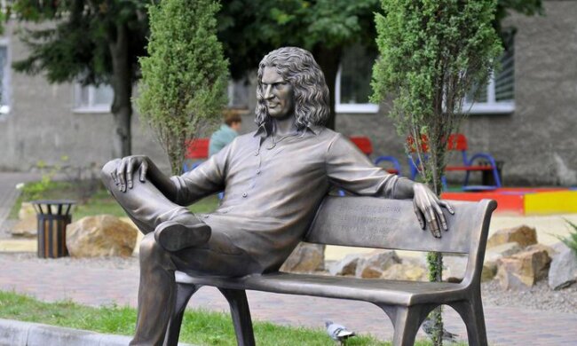 v-lutske-pojavilsja-pamjatnik-kuzme-skrjabinu_rect_92a02f64a439469f33cad103be6d2d45