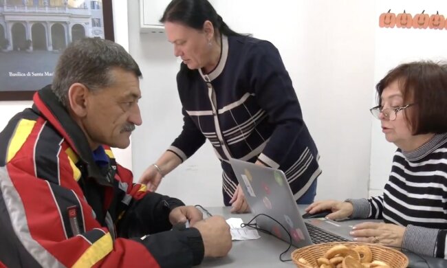 Гуманитарная помощь для пенсионеров в Днепропетровской области