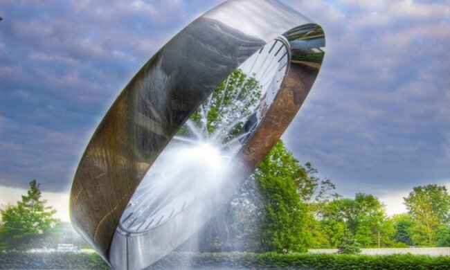 Фонтан 71 Fountain в Огайо, США.