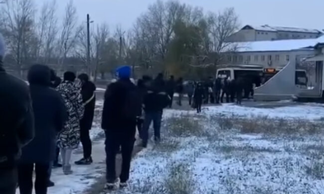 Днепропетровщину сковал транспортный коллапс, люди не могут попасть на работу: откуда не выехать