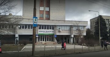 Мужчина устроил дебош в днепровской больнице: разбиты окна, фото последствий