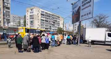 Голодний натовп одеситів влаштував тисняву за продуктами в розпал карантину: кадри свавілля