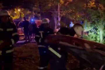 18-летний "гонщик" сбил 9-летнюю девочку на тротуаре: медики делают все возможное