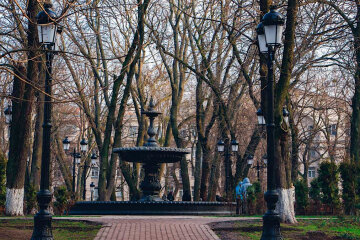 В Киеве "золотые" фонари возле Рады оказались китайскими: счет пошел на миллионы, детали скандала