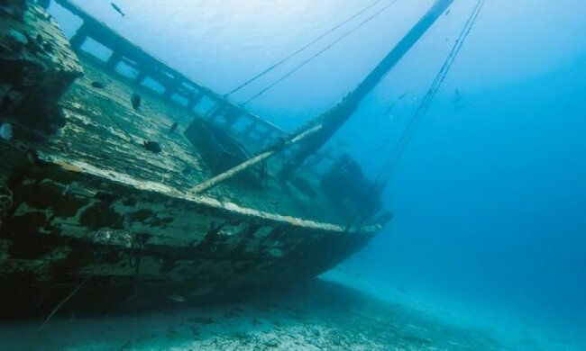 затонувший корабль