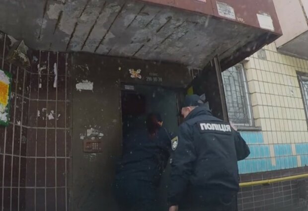 Увірвався в кімнату: онук жорстко познущався над своєю 91-річною бабусею