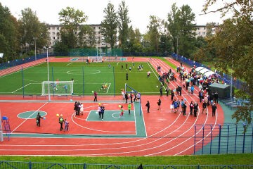 10-летняя девочка впала в кому на школьном стадионе