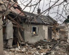 Российские военные обстреляли поселок в Луганской области: разрушены и повреждены жилые дома