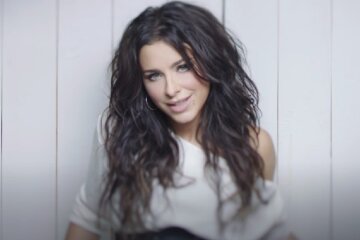 "Приглашаем в Мариуполь": Лорак под елочкой заикнулась о своих желаниях, и ей ответили