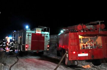 Вибух пролунав у будинку під Києвом, злетілися пожежники: фото з місця НП