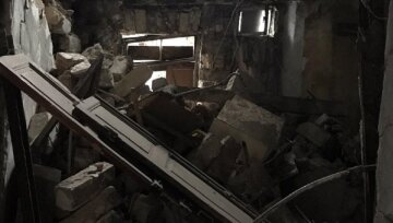 Обвал у будинку в центрі Одеси, люди опинилися в пастці: кадри НП