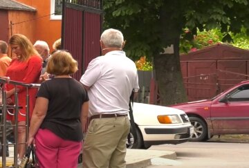 Грошова допомога для пенсіонерів у Сумській області