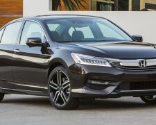 2016-Honda-Accord-VS-2015-1