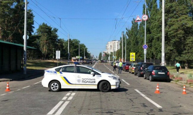 В Киеве перекрывают дороги, есть угроза взрыва: первые кадры с места событий