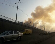 Пожар в Киеве: район заволокло токсичным дымом – фото