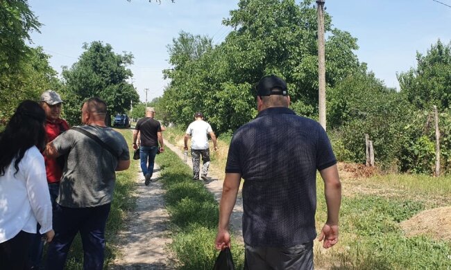 Сотні людей шукають 6-річну дитину на Дніпропетровщині, фото: зник ще 7 липня