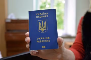 Біометричний закордонний паспорт в Україні
