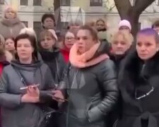 "Що ваші мужики забули в Україні?": у Москві дружини "мобіків" зібралися біля Міноборони рф