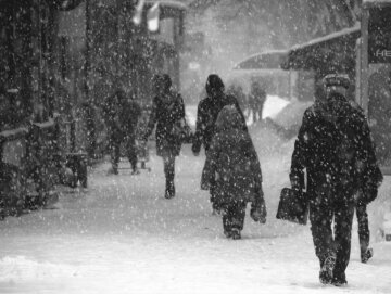 Мощный снегопад обрушился на Киев: стало известно, каким будет апрель