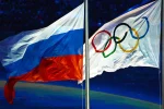 В олімпійському селищі позривали прапори Росії