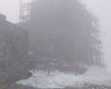 Снежить начало с утра: зима обрушилась на украинскую землю в разгаре мая, фото аномалии