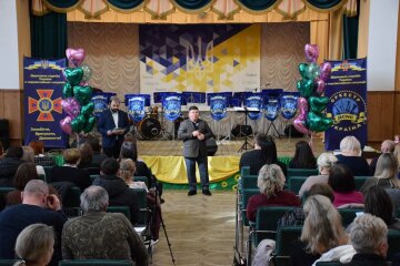 Больше чем просто уроки: в Киеве почтили женщин, которые держат на своих плечах будущее страны