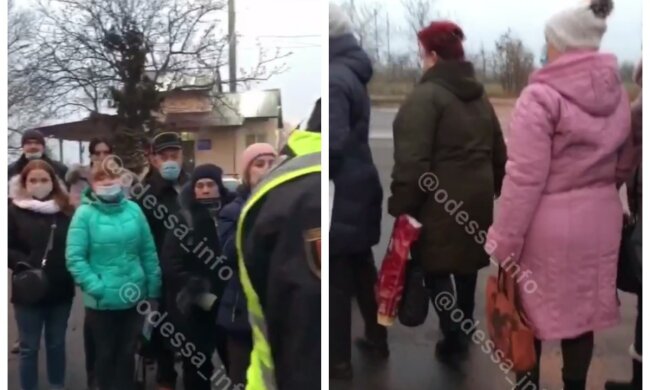 Под Одессой копы остановили маршрутки и высадили всех, люди вышли на дорогу: "Совесть имели бы", видео
