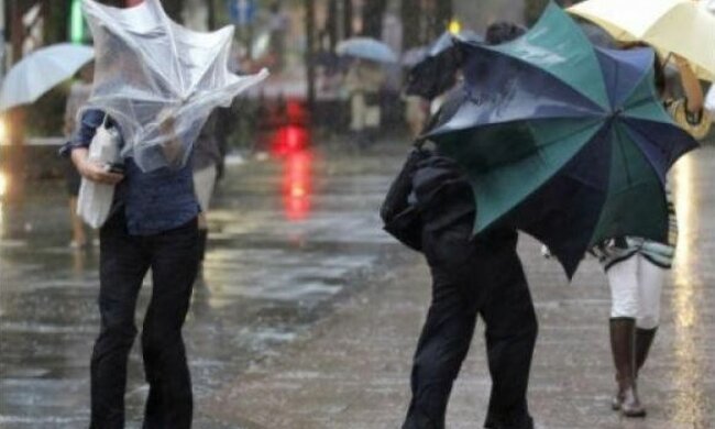 Руйнівна стихія мчить на Україну, Київ в епіцентрі: оголошено штормове попередження