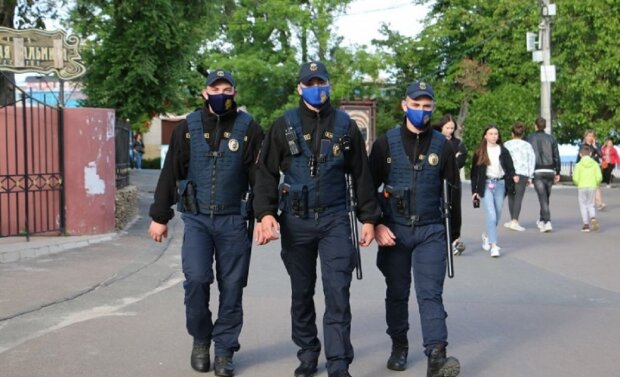 В Одессе нацгвардеец с сообщником избили прохожего изза