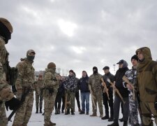 Представители Нацкорпуса провели открытое обучение в Киеве и заявили, что украинцы должны уметь защищаться