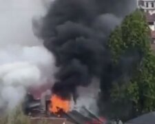 Потужна пожежа спалахнула в житловому будинку Одеси, дим і гар на всю округу: кадри НП