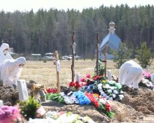 Російська влада влаштувала розіграш місць на кладовищі, фото: "подарунок до новорічних свят"