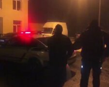 Розбійний напад на АЗС поставив на вуха поліцію Одещини, відео: "Зв'язали скотчем і..."