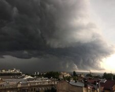 Погодную ЧС объявили в Одессе, людей предупреждают об опасности: "через три часа..."
